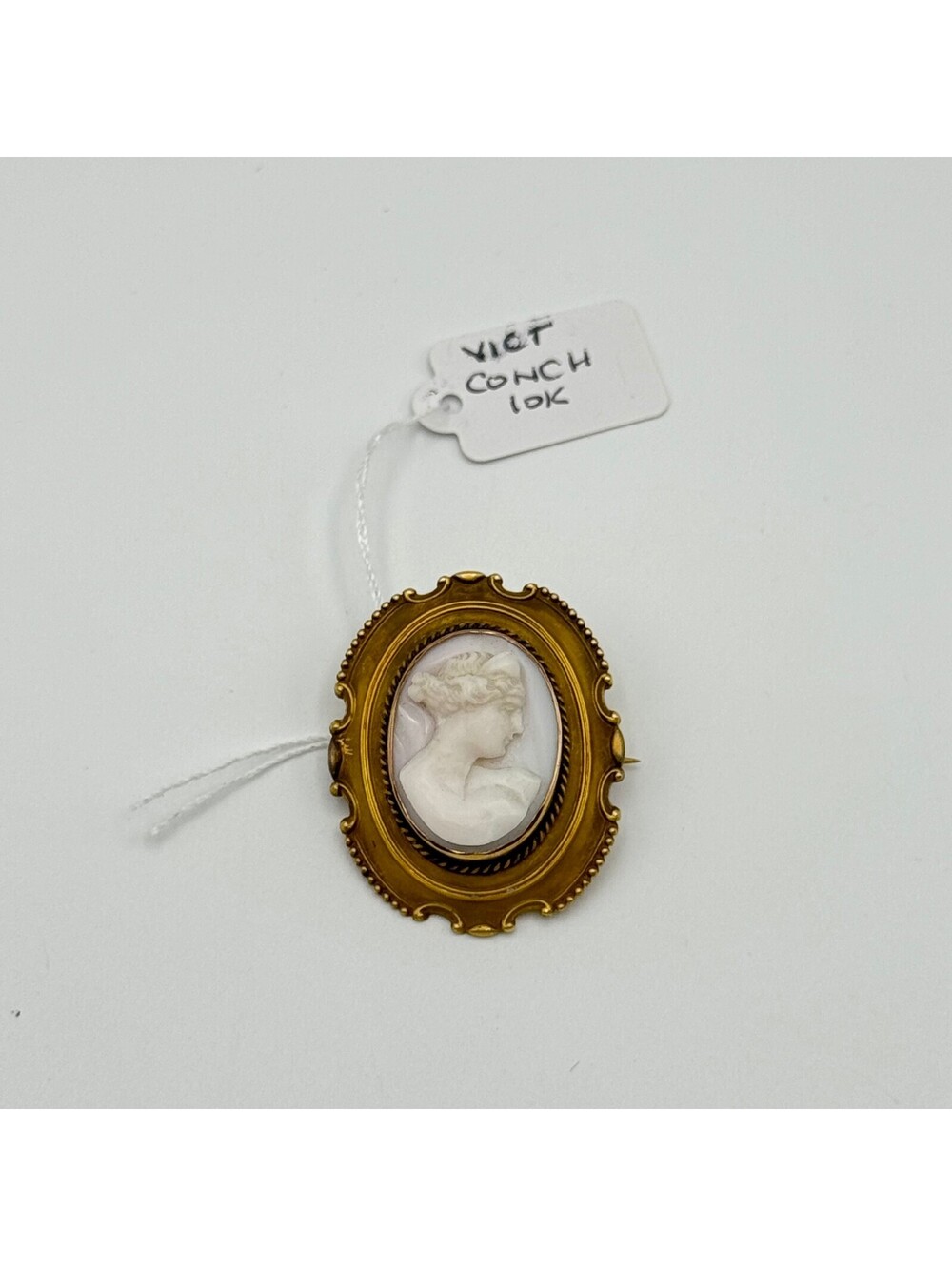 Victorian Conch 10k Cameo Brooch